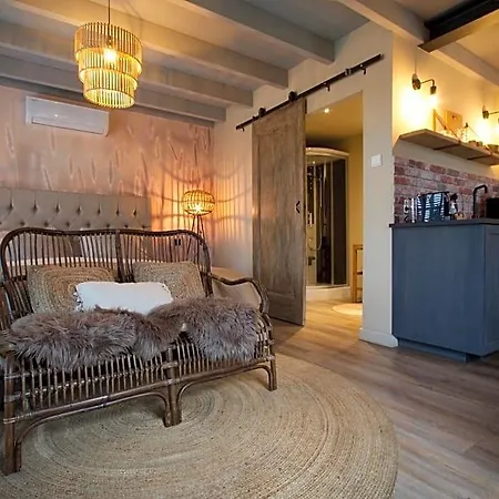 Neeltje Soet 4* Мирло